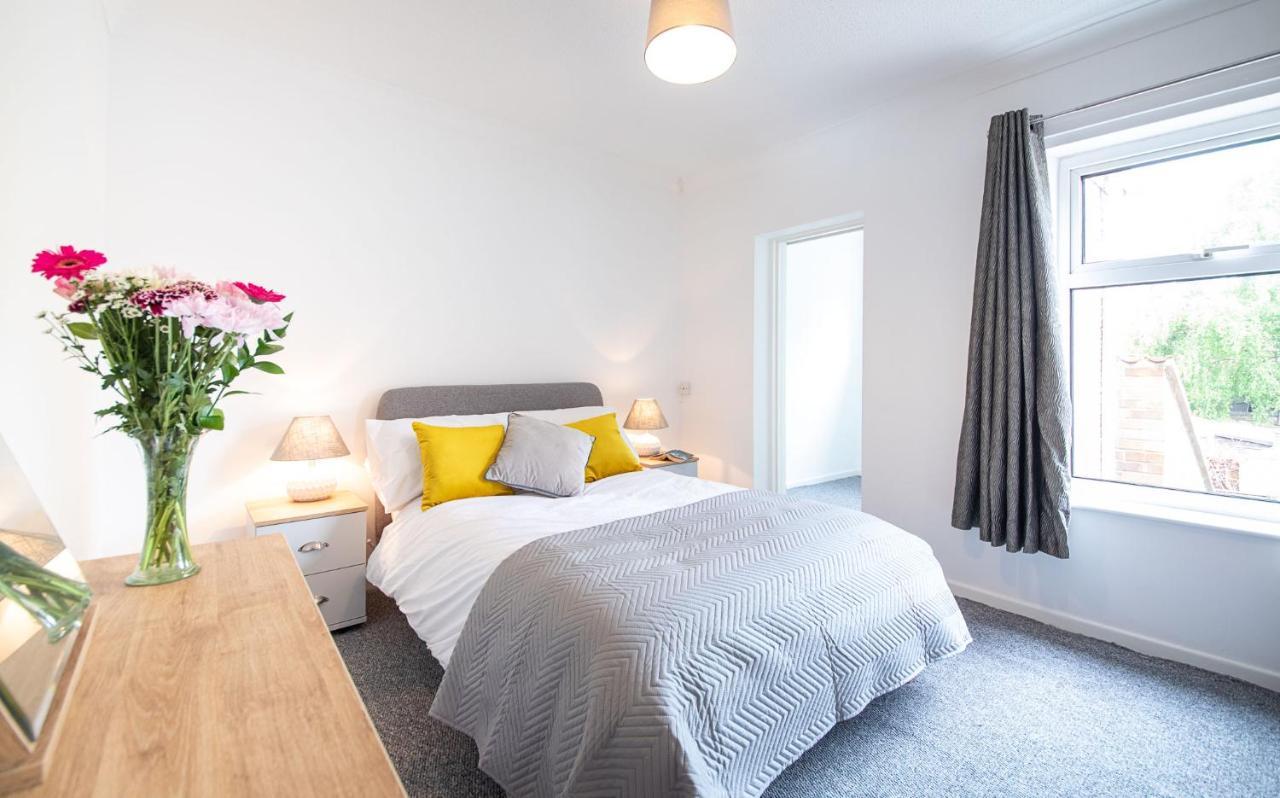 Bright 3 Bedroom Townhouse Near City Centre NWI Kültér fotó
