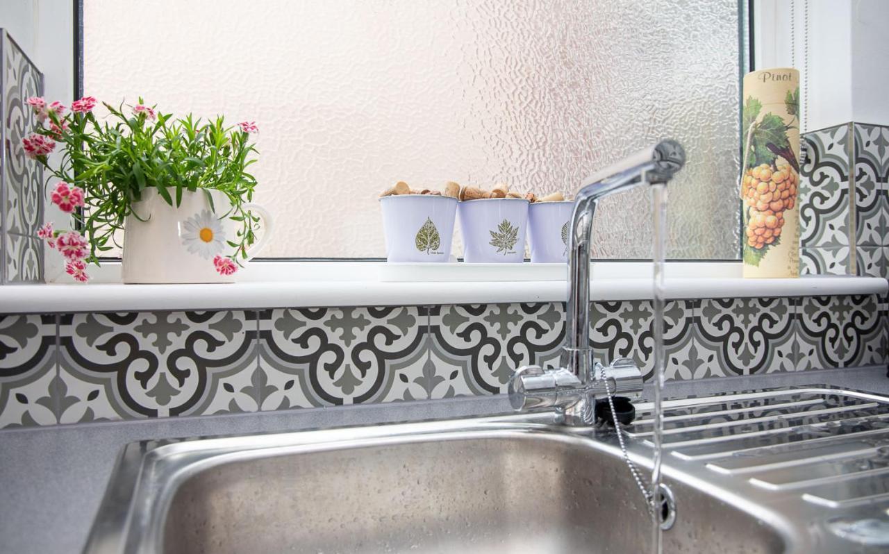 Bright 3 Bedroom Townhouse Near City Centre NWI Kültér fotó